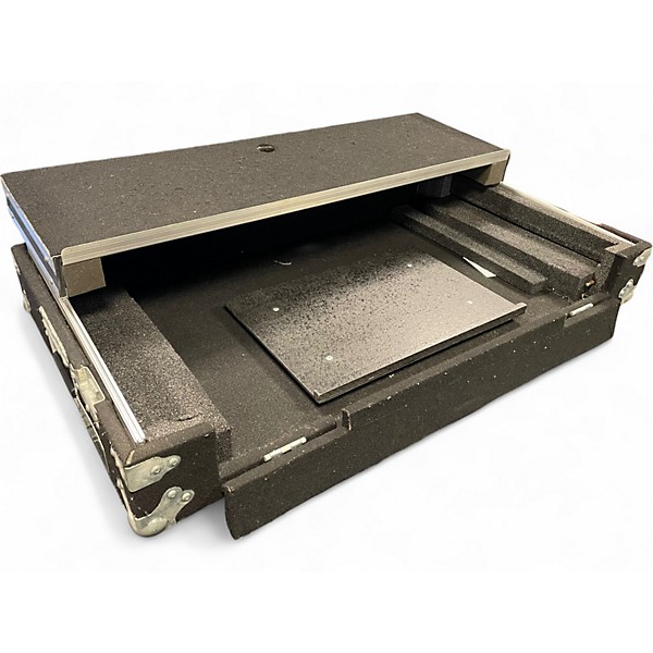 Used Grundorf CARPETED ROAD CASE DJ Case 4 Used Grundorf CARPETED ROAD CASE DJ Case