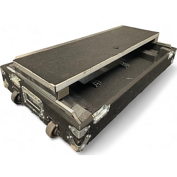 Used Grundorf CARPETED ROAD CASE DJ Case 8 Used Grundorf CARPETED ROAD CASE DJ Case