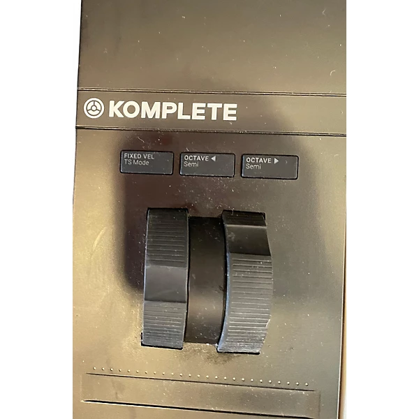 Used Native Instruments Komplete Kontrol S61 MKII MIDI Controller 4 Used Native Instruments Komplete Kontrol S61 MKII MIDI Controller