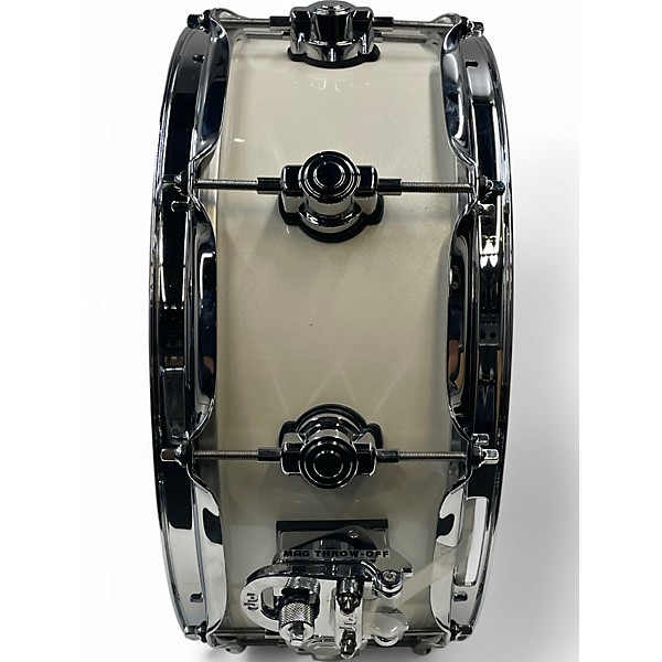 Used DW 5.5X14 Performance Series Snare white sparkleDrum 6 Used DW 5.5X14 Performance Series Snare white sparkleDrum